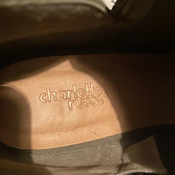 GUC Olive Green Heels, size 8 - Picture 5 of 8